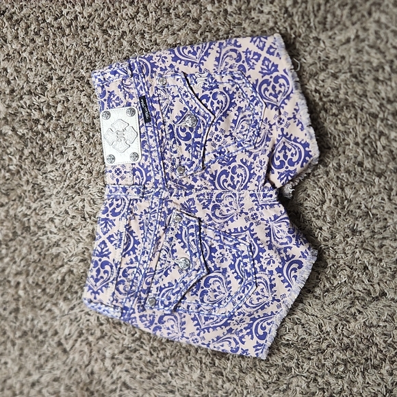 Miss Me Purple Frayed Shorts Size 26 - Picture 5 of 10